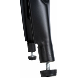 Stilfuld massivt træ barstol med mat sort metalramme og gulvvenlige ben