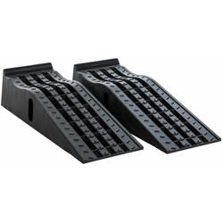 Sæt af to sorte vejramper og to gule hjulspærrer til bilvedligeholdelse