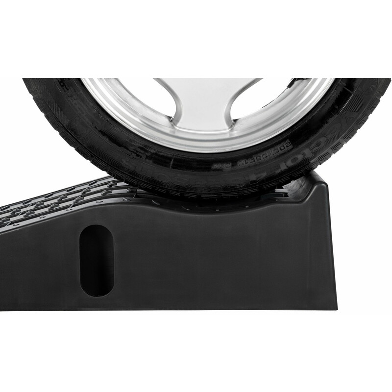 Sæt af to sorte vejramper og to gule hjulspærrer til bilvedligeholdelse