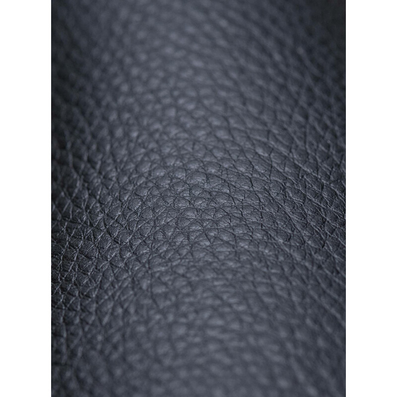 Elegant sæt med to spisestole med armstøtter og træramme