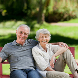 Rød havebænk i støbejern og stål 3-sæde 127x60x88 cm