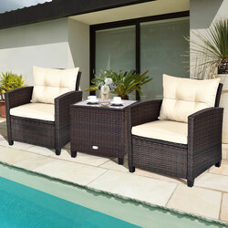 3‑deligt terrassæt i gul rattan med sofaer bord og puder