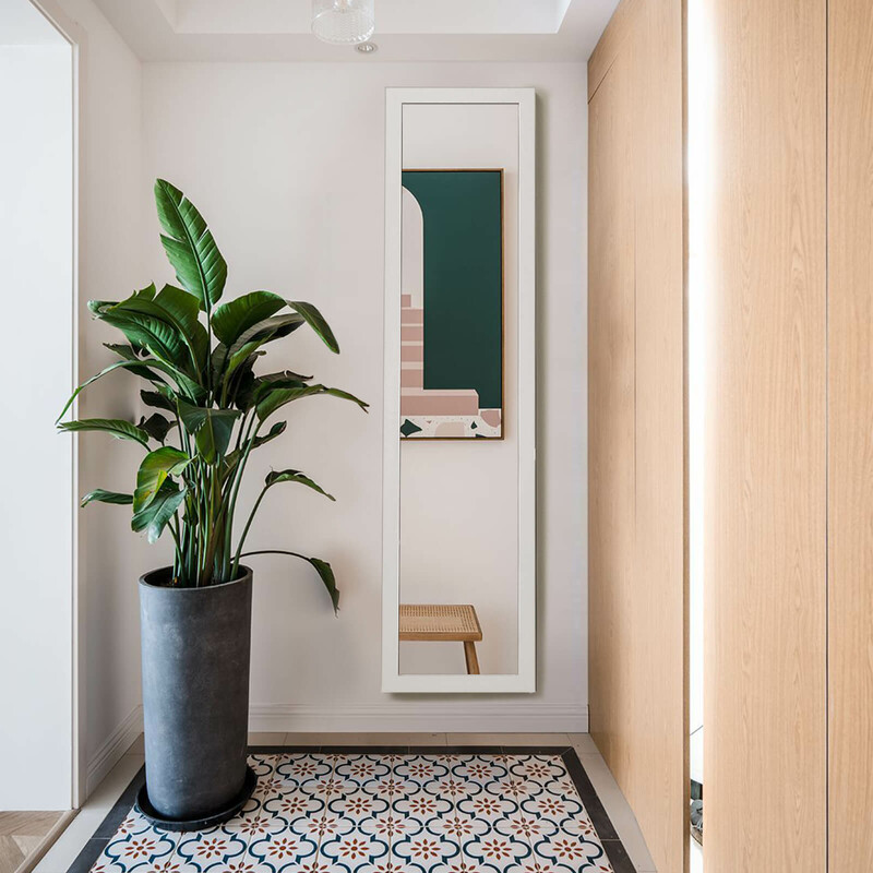 Helkropsspejl hvid MDF ramme 37x155 cm med foldbart støtteben