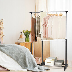 Justerbart tøjstativ med hjul to hylder sort