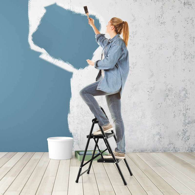 2-trins sammenklappelig metalstige med polstret håndtag og skridsikre trin sort 47x39x71 cm