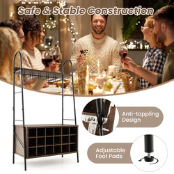 Vinreol i rustikt træ og metal til 18 flasker og 15 glas