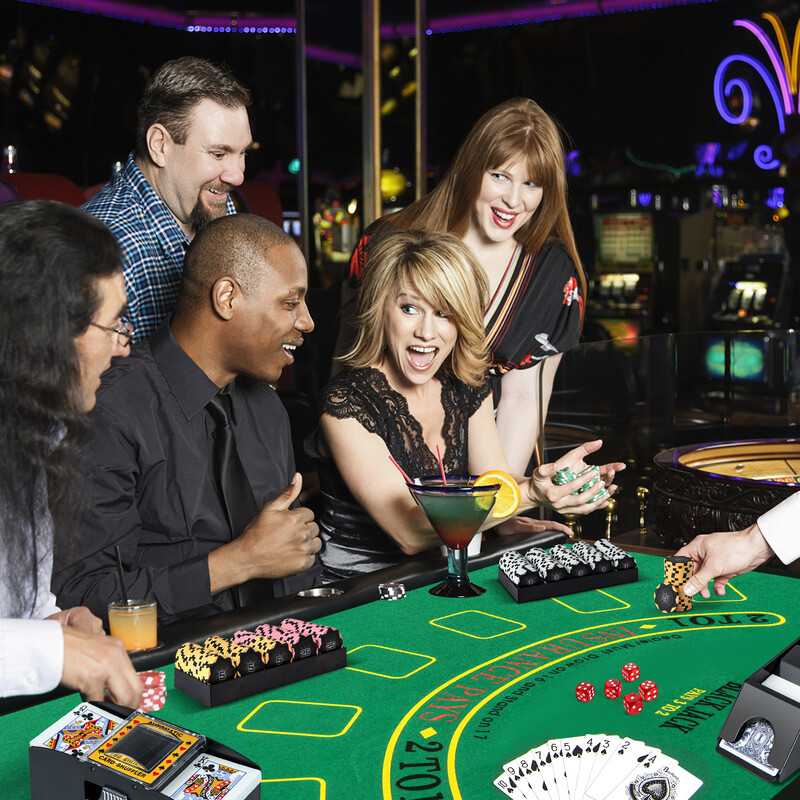 Pokerset med 300 chips sort aluminium taske automatisk kortblander