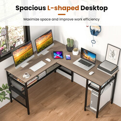 L-formet skrivebord i grå metal og træ med vendbare gitterhylder