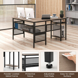 L-formet skrivebord i grå metal og træ med vendbare gitterhylder