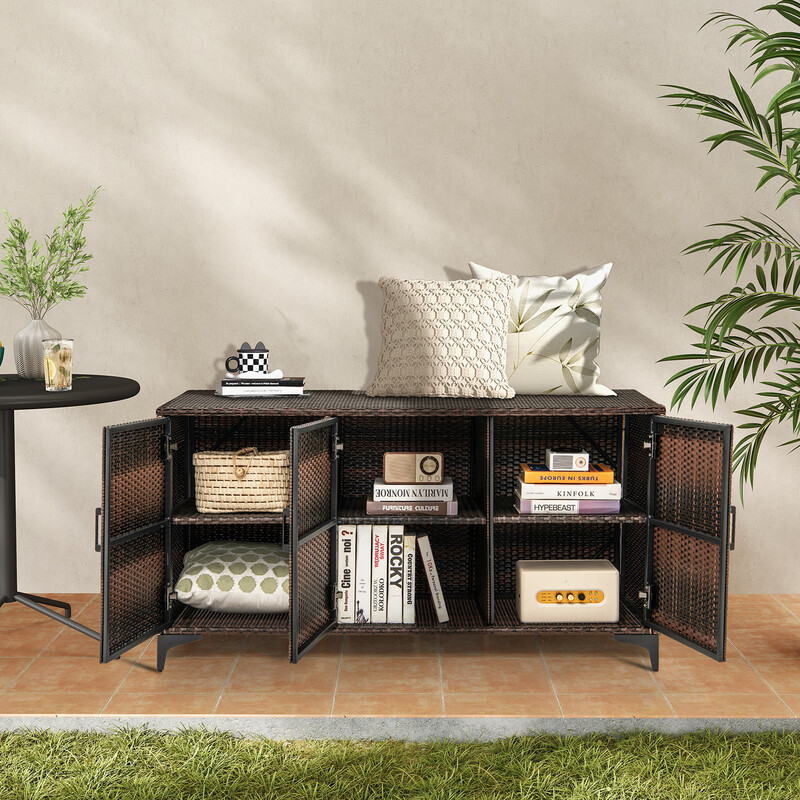 Opbevaringsskab PE‑rotting brun 135x50x70 cm 318 L med hylder og døre