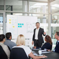 Mobil metal whiteboard 120x90 cm dobbelt side justerbar højde magnetisk