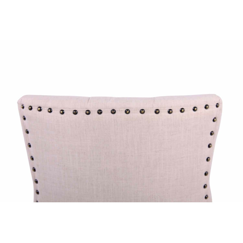 Elegant polstret spisestol med stof og dekorative syninger og fire gummitræben