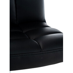 Ergonomisk arbejdsstol på hjul med tyk kunstlæderpolstring og justerbar højde