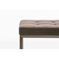 Komfortabel polstret stolestol med rustfri stålrør til alsidig brug