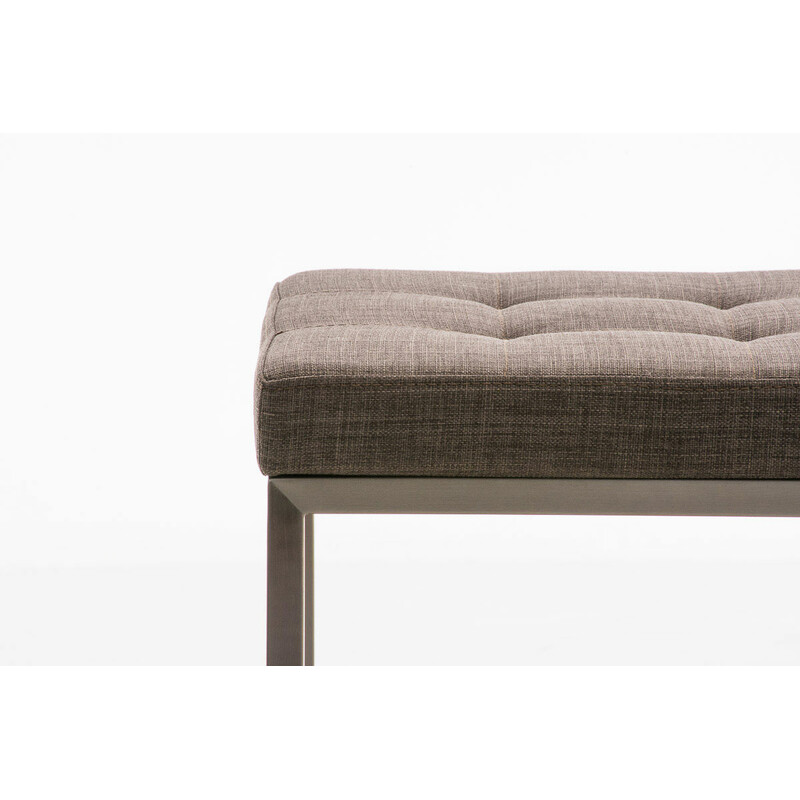 Komfortabel polstret stolestol med rustfri stålrør til alsidig brug