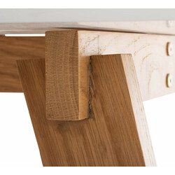 Moderne hvid skrivebord med egetræ ben og opbevaring 110 cm