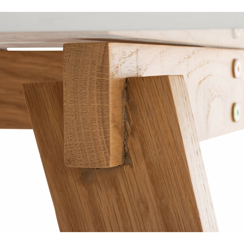 Moderne hvid skrivebord med egetræ ben og opbevaring 110 cm