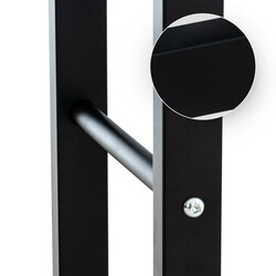 Elegant sort pejsestativ med justerbare gulvbeskyttere fås i flere størrelser indendørs