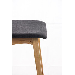 Elegant polstret barstol til køkken med buet træramme og fodstøtte