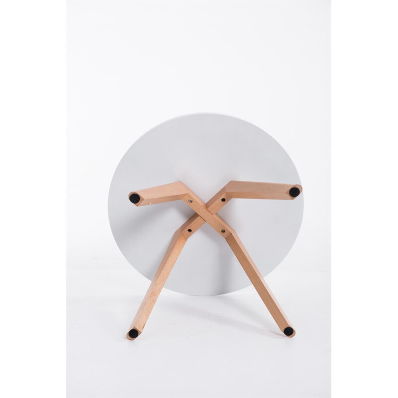 Rund hvid sofabord med træben kompakt 60 cm