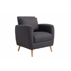 Tilgard komfortabel lænestol med polstrede armlæn og træben