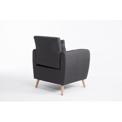 Tilgard komfortabel lænestol med polstrede armlæn og træben