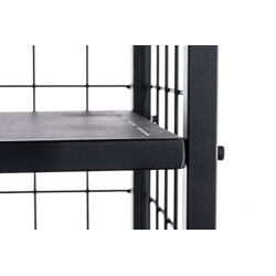 Sort metal brændefod med rustikt gitter og ekstra hylde