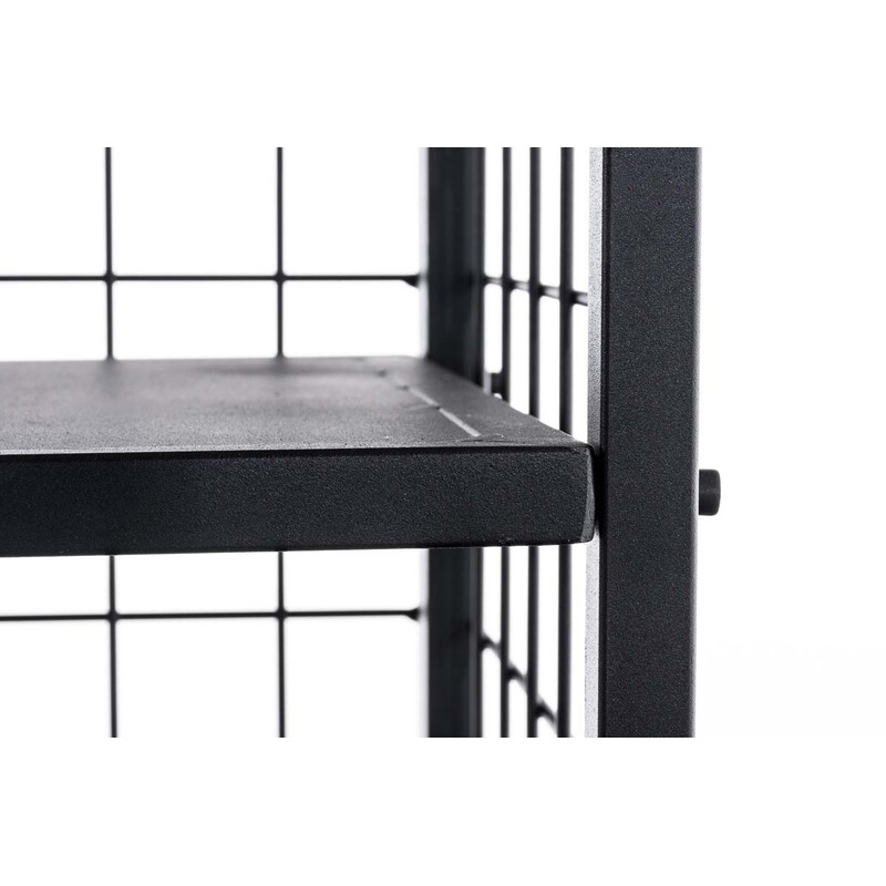 Sort metal brændefod med rustikt gitter og ekstra hylde