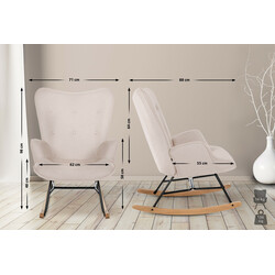 Moderne gyngestol med behageligt sæde træben og sortmalet metalramme