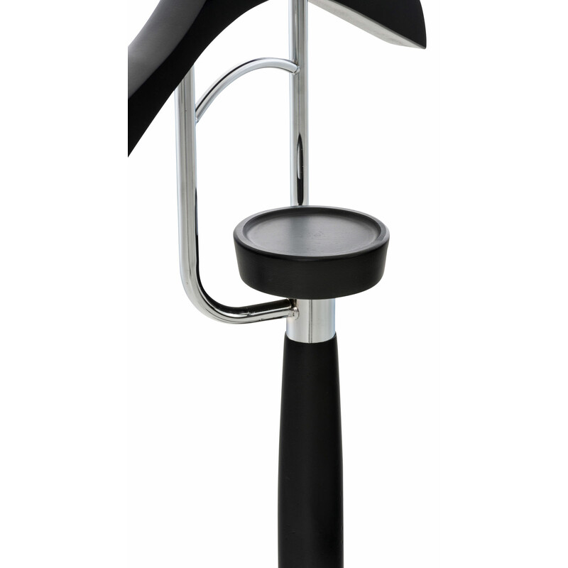 Cardiff tøjstativ i krommetal med træfinish og hylde