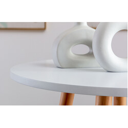 Rund ståbord i fyrretræ med kegleformede ben gulvbeskyttere og skandinavisk design