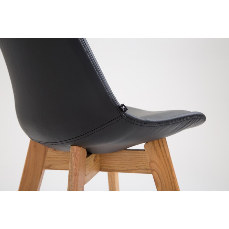 Moderne barstol med egetræsstel og polstret sæde