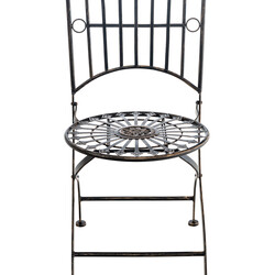 Nostalgisk sammenklappelig jernhave stol med antikpatina udendørs