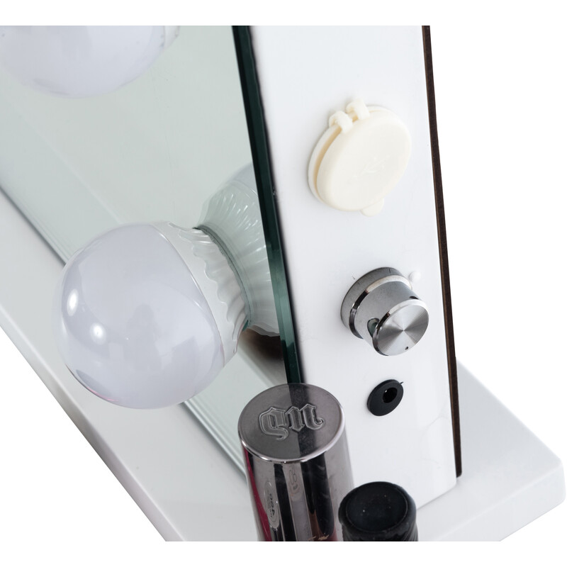 Stilfuldt makeup-spejl med LED-lys USB-lader og vægmontering til badeværelset