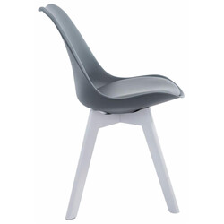 Luksuriøse komfortable spisestole med kunstlæder og træramme til moderne hjem