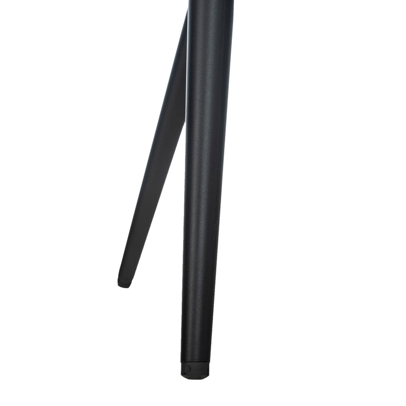 Moderne polstret spisestol med metalramme og armlæn i kunstlæder