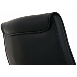 2‑stolssæt moderne kunstlæderstole med kromramme armlæn og høj ryglæn