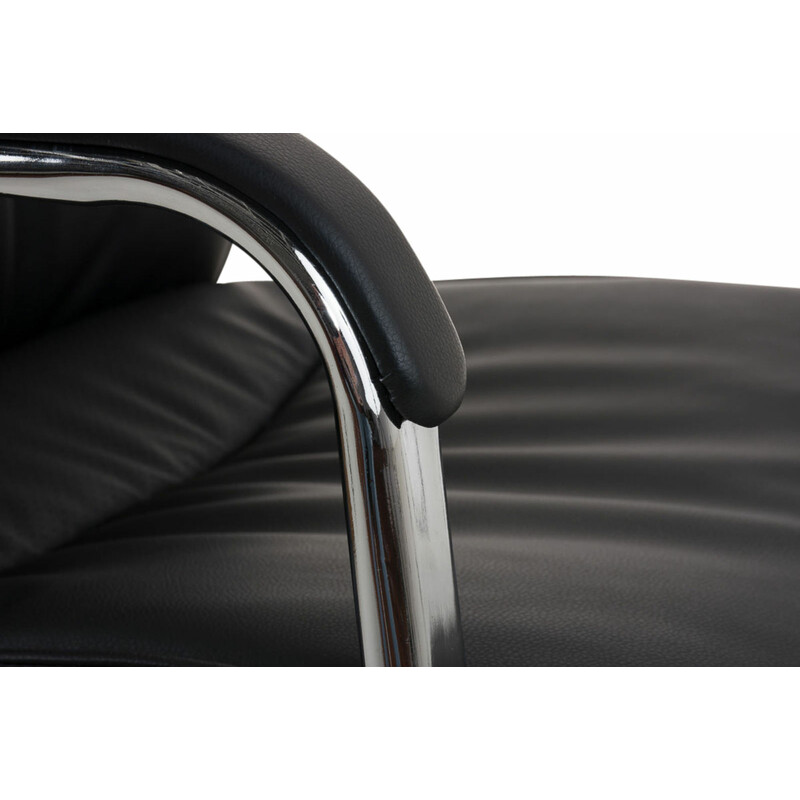 2‑stolssæt moderne kunstlæderstole med kromramme armlæn og høj ryglæn