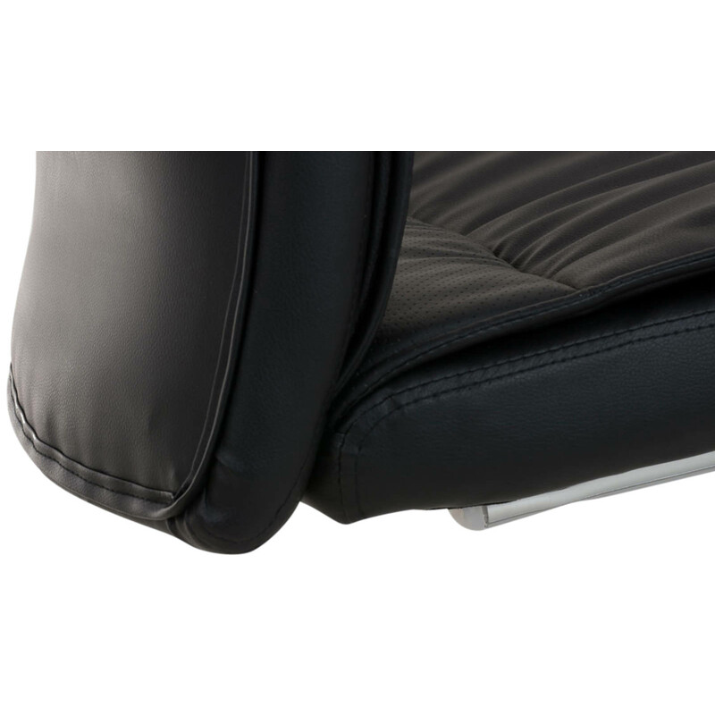 2‑stolssæt moderne kunstlæderstole med kromramme armlæn og høj ryglæn