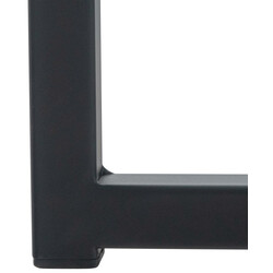 Elegant lænestol med fløjlsovertræk og robust metalramme