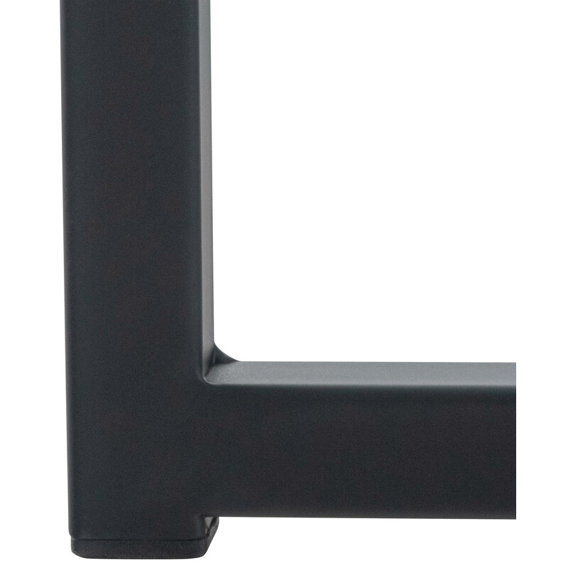 Elegant lænestol med fløjlsovertræk og robust metalramme