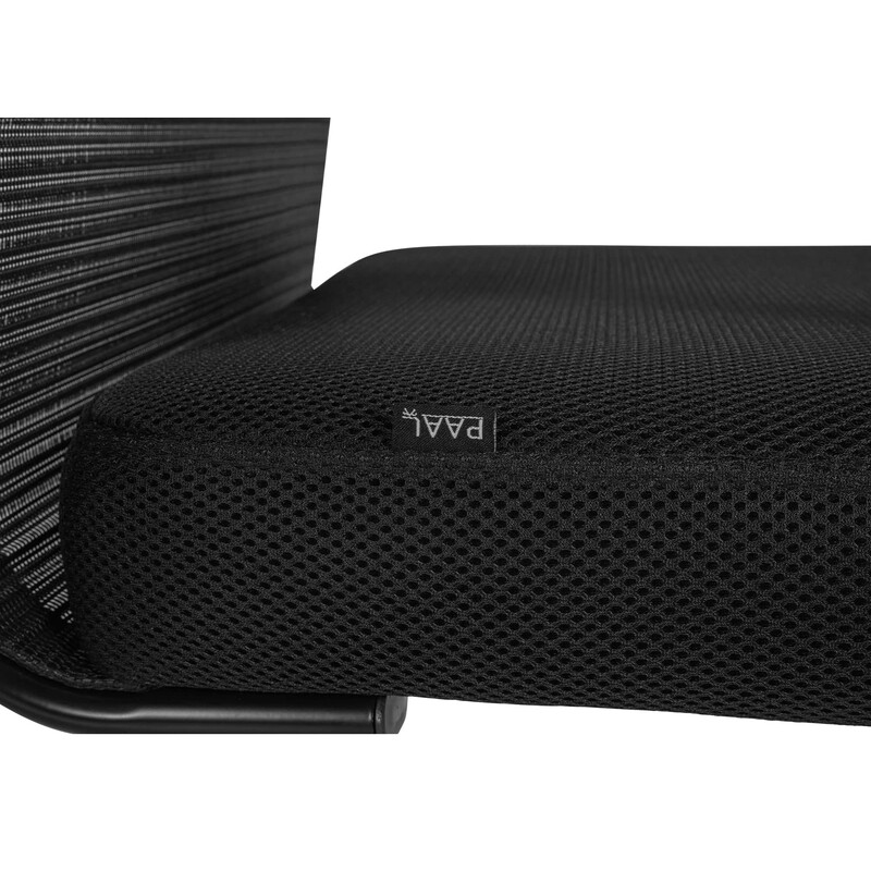 Moderne behagelig gyngestol med stofbetræk og krommet metalramme